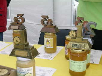 De prijzen voor de honingkeuring 2005   (klik voor vergroting)