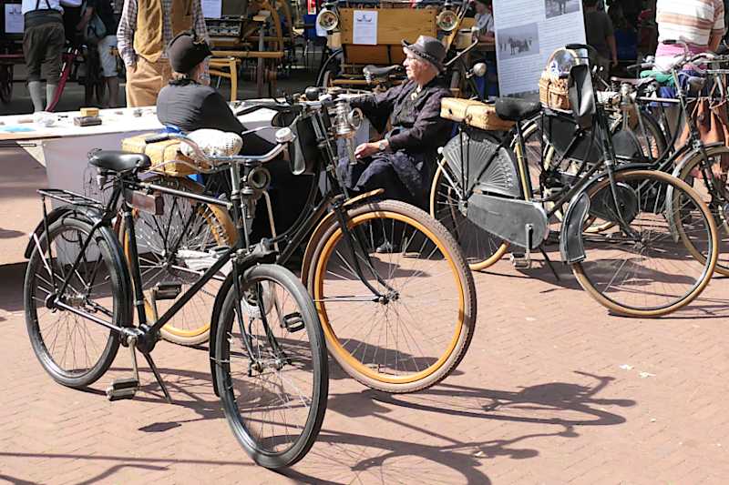 Historische fietsen van de Historische Fietsgroep 'Noord'   (klik voor vergroting)