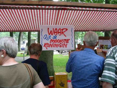 Waar zit de mooiste moer? Waar zit de mooiste moer?