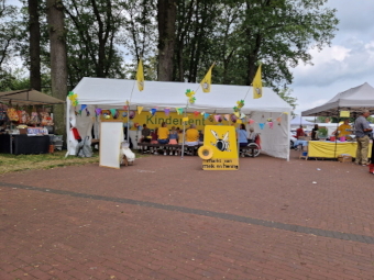 Bijkidzzztent op de markt van Melk en Honing 2024