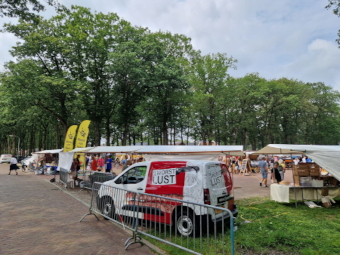 Entree vanaf de Stationsweg naar de markt van Melk en Honing 2024