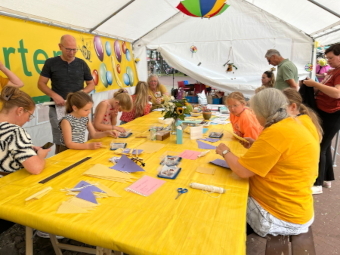 Bijkidzzztent op de markt van Melk en Honing 2024