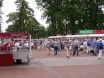 Marktkramen in cirkels op de Brink met toiletvoorziening en lollywafels