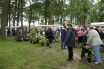 Marktkramen onder de bomen