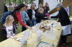 Publiekskeuring in de pyramidetent van de Honingkeuring