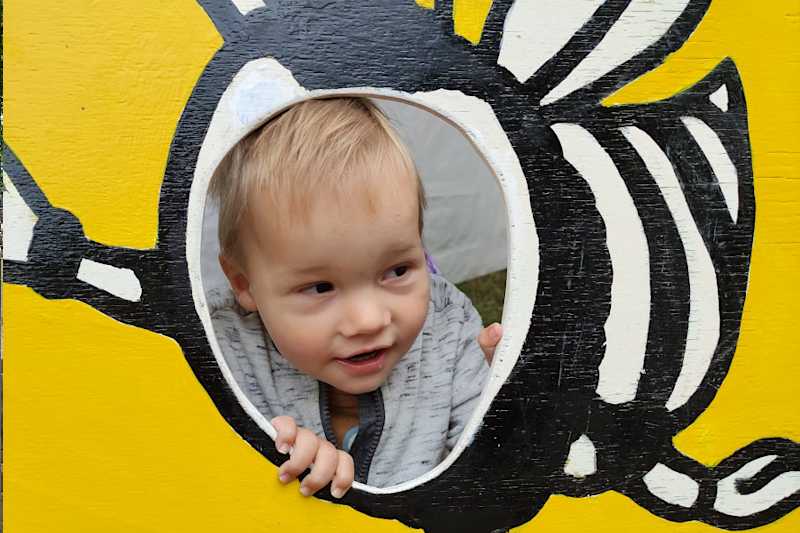 Als Bijtje op de foto bij de Imkervereniging Zuidlaren in de Kindertent