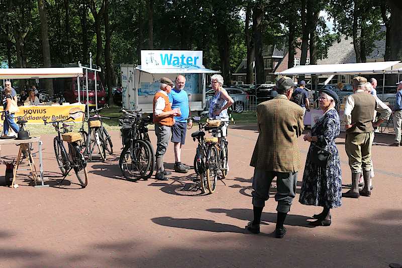 Bakkerij Hovius, Water Maatschappij Drenthe Drinkwater B.V. (WMD), Rapunsel Kinderboeken & meer en de fietsen van de Historische Fietsgroep 'Noord'